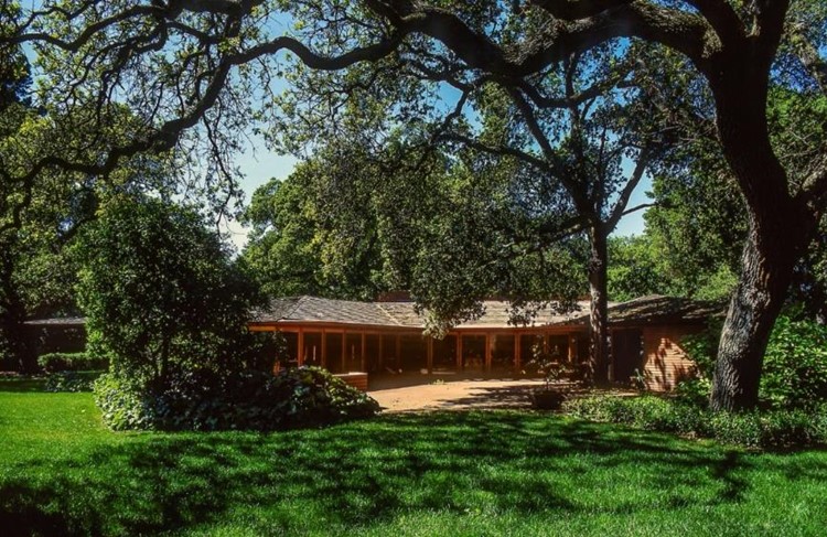 Arthur C. and Judith Mathews House thumb